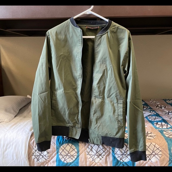 Light weight olive green windbreaker jacket - Picture 1 of 2